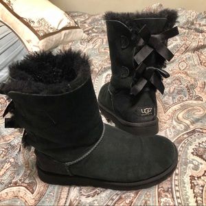 UGG Baileys with custom ribbon 🎀 bows 7M